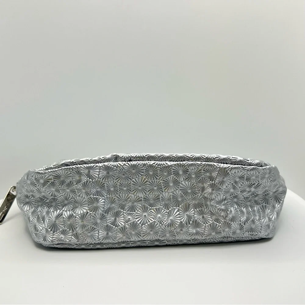 🦋$8 ~MAC Cosmetics Silver Makeup Bag ~ NEW